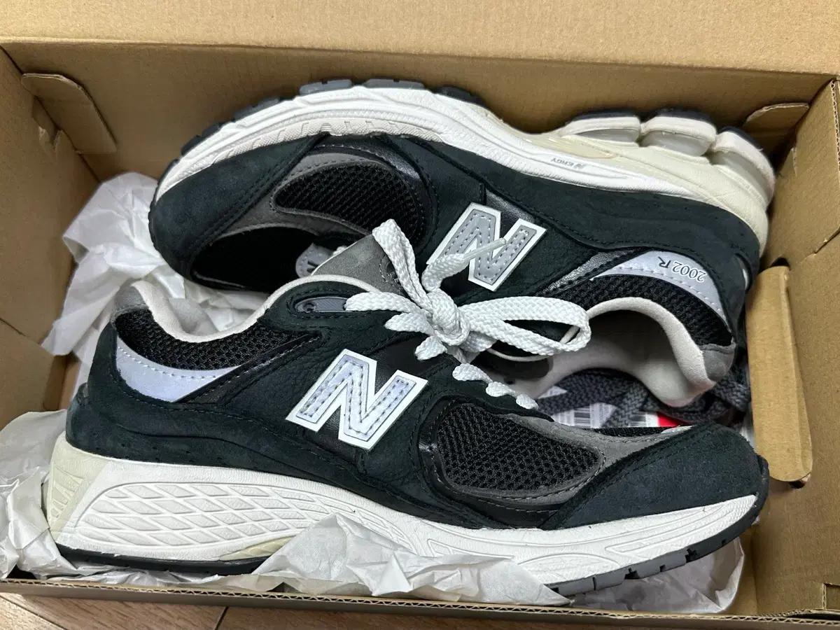 거의 새 것)뉴발란스 M2002RNC 블랙 235mm 신발 판매 풀박스