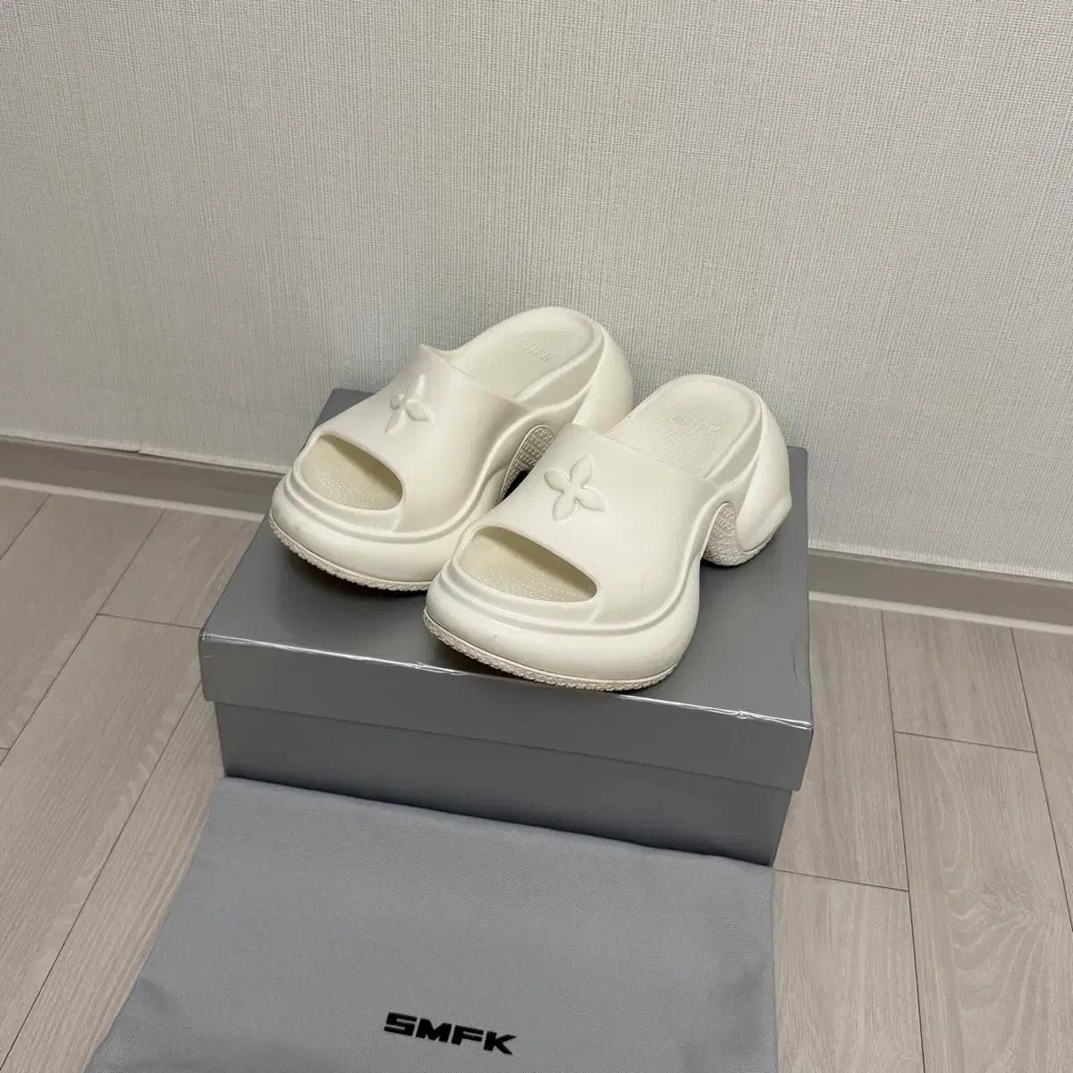 SMFK 컴퍼스 웨이브 하이 힐 범퍼 샌들