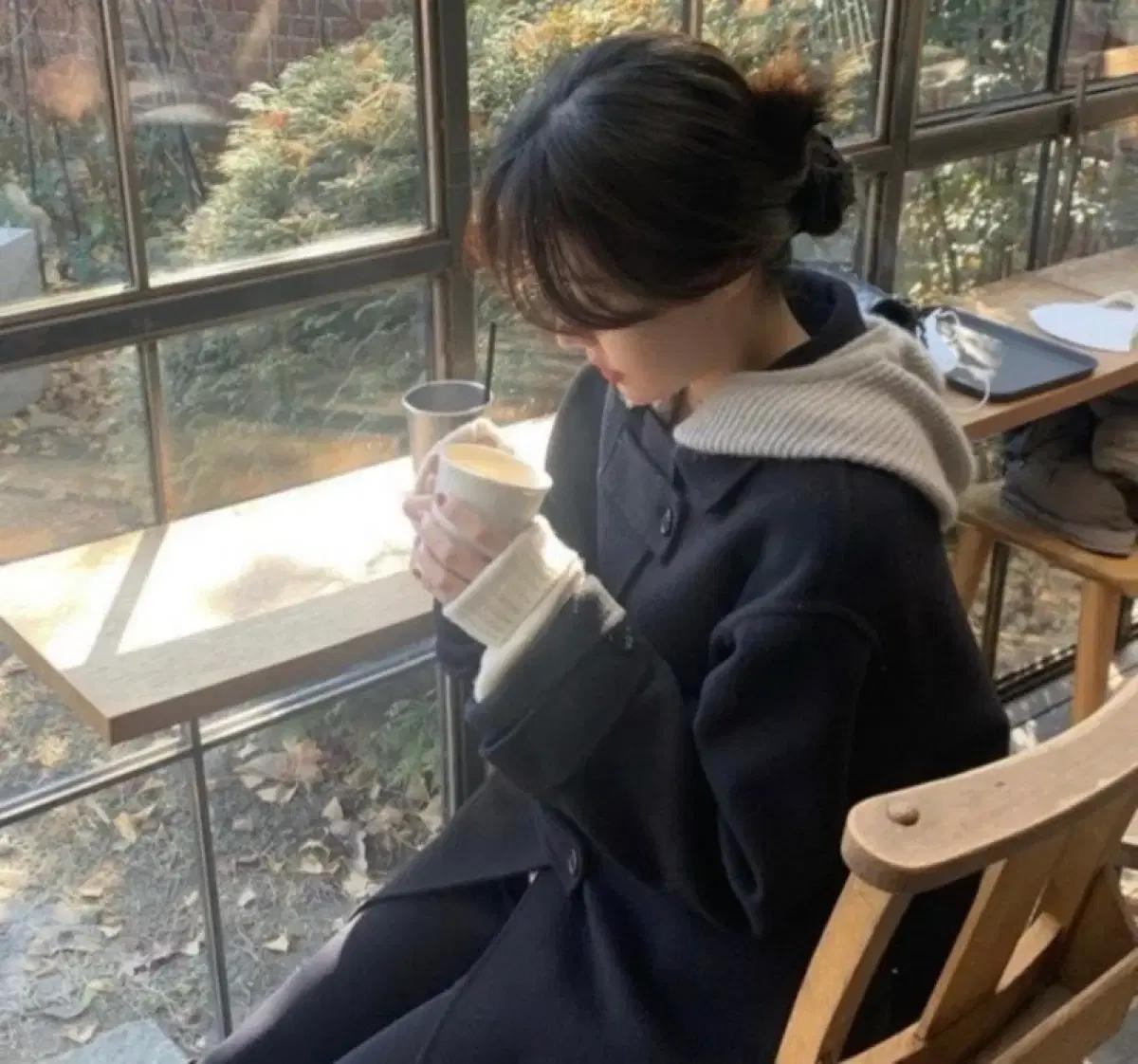 타낫 블랙 하프 코트