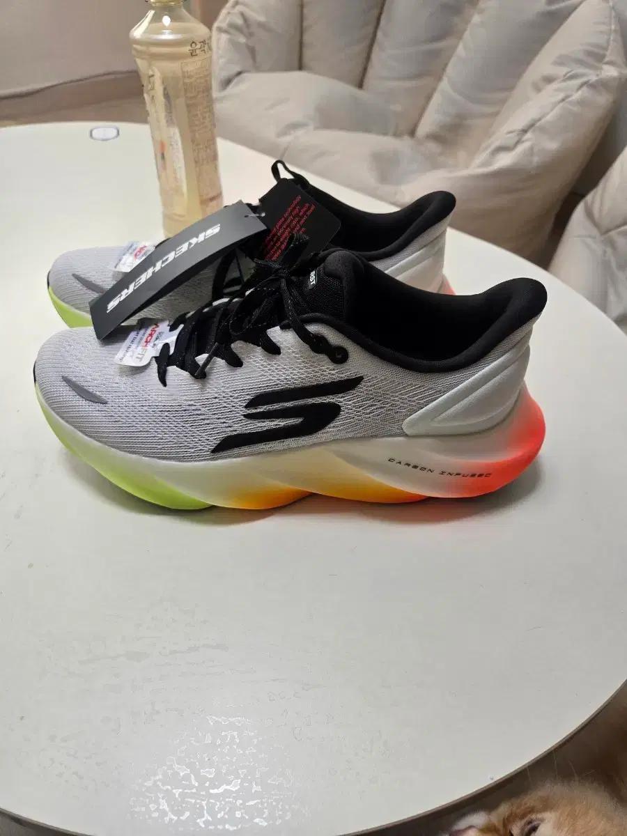 스케쳐스 에어로 버스트 남성 런닝화 새상품