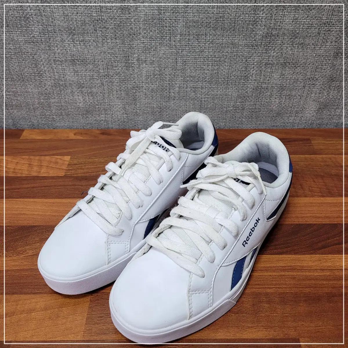 18. 리복 화이트네이비 캐주얼 스니커즈 여성245