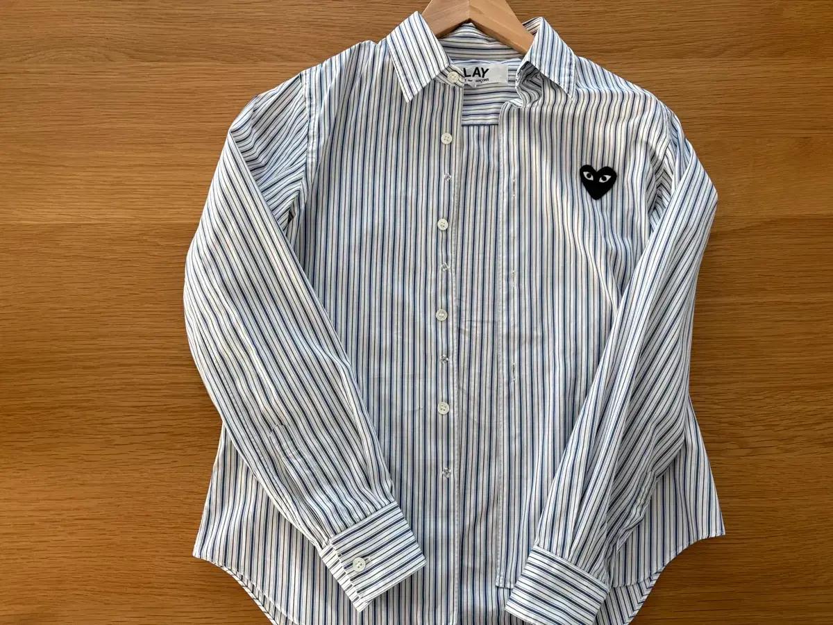 COMMEdesGARCONS 꼼데가르송 블랙 와펜 스트라이프 셔츠