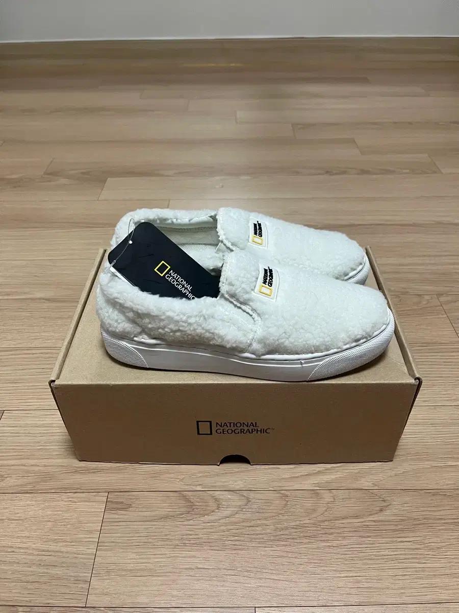 내셔널지오그래픽 뽀글이 슬립온 230