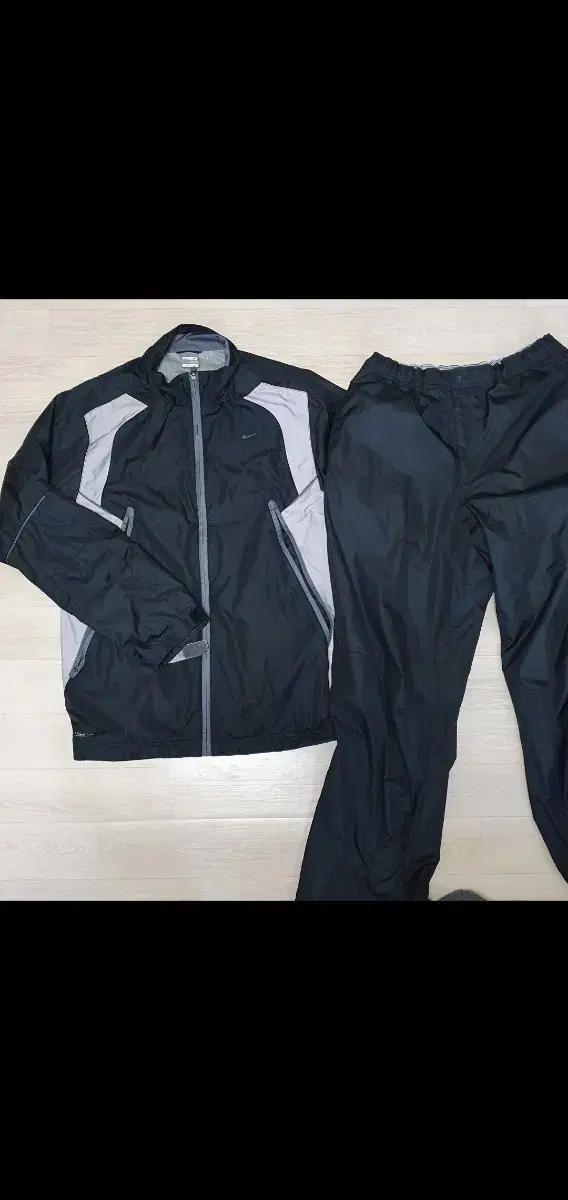 물류센터 작업복 여러개.95 M사이즈 배달용 경량패딩.후리스.바람막이