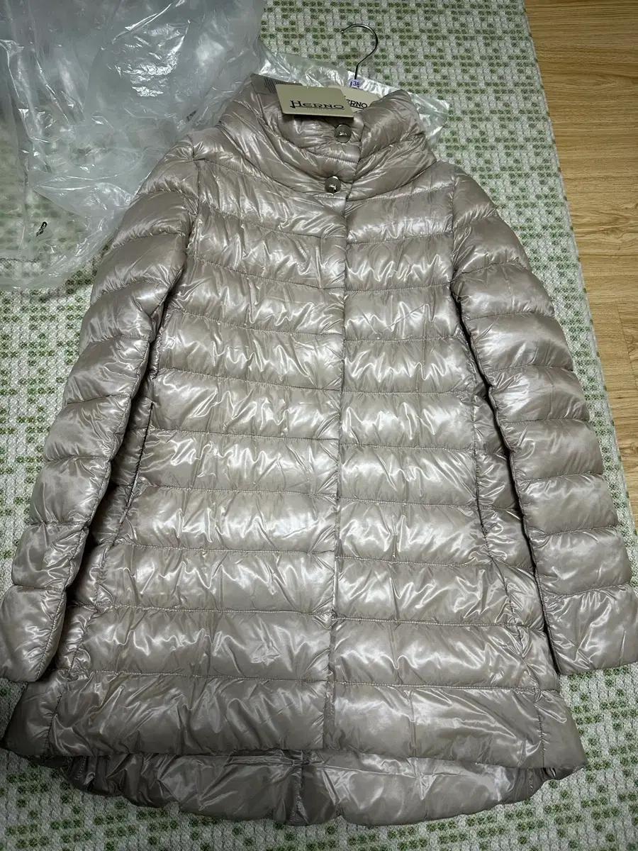 에르노 아멜리아 펄그레이 새상품