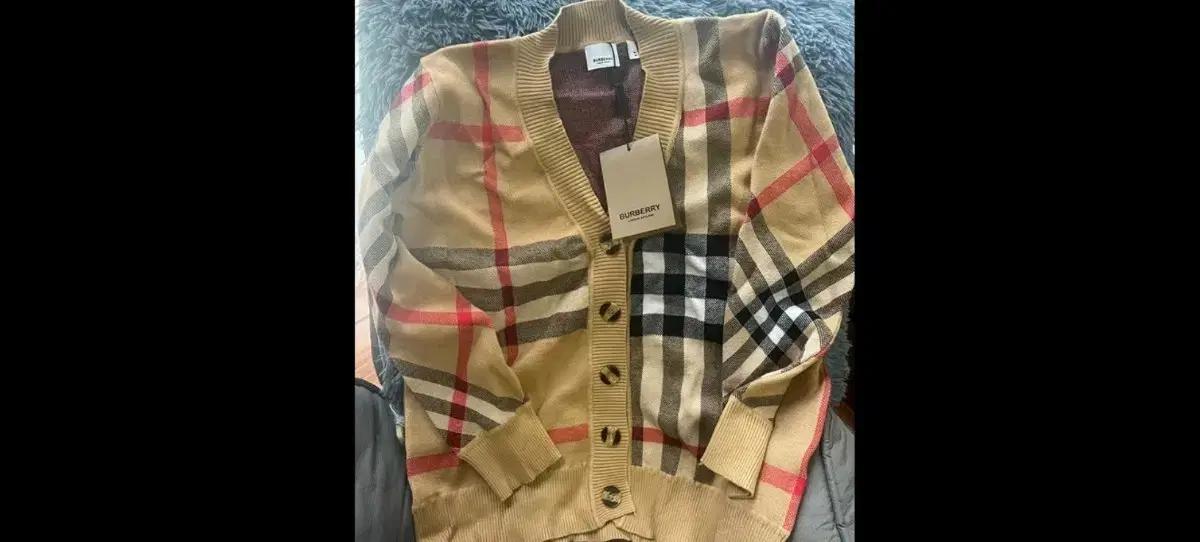 정품)버버리 카디건