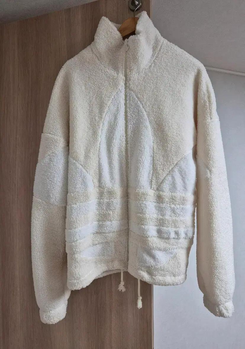 아디다스 뽀글이 후리스(XL)
