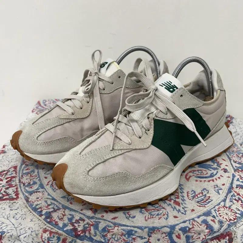 뉴발란스 뉴발란스 327 팀버울프 스니커즈 270 E00623