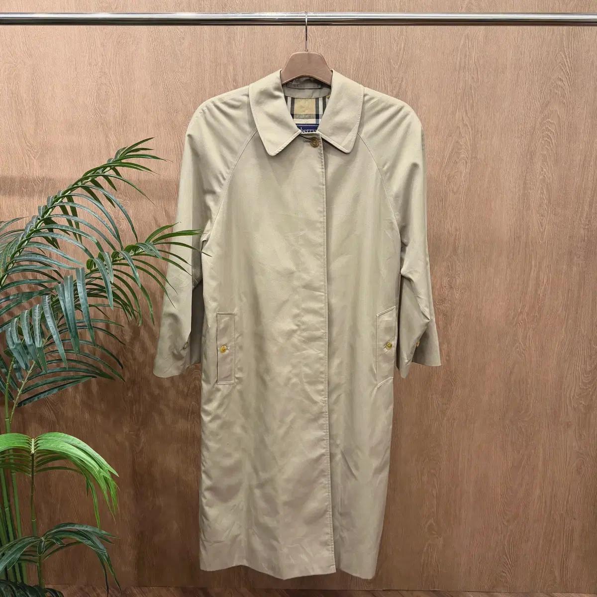 버버리 롱 트렌치 코트 히든 버튼업 노바 체크 배색 안감 디테일 베이지