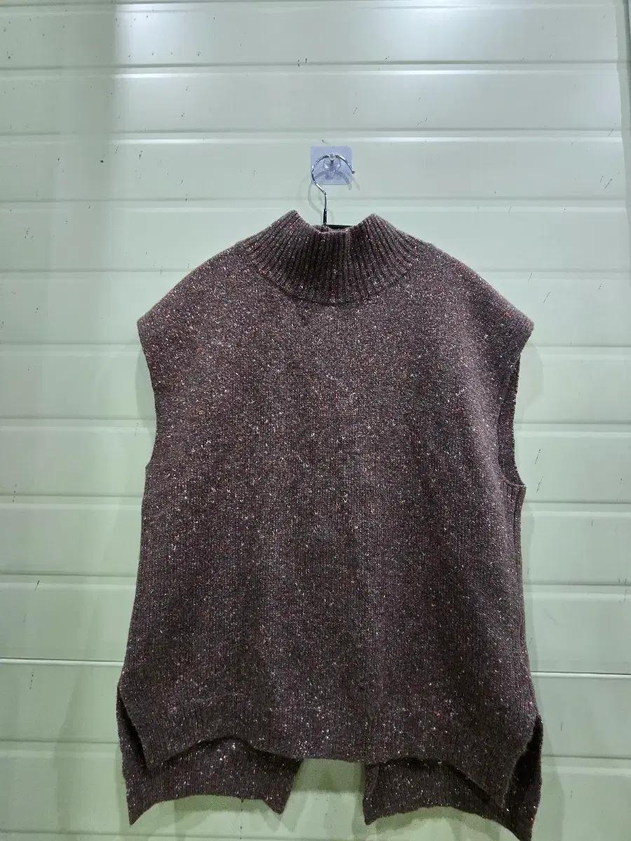 SJ WANI 브라운 터틀넥 니트 조끼 베스트