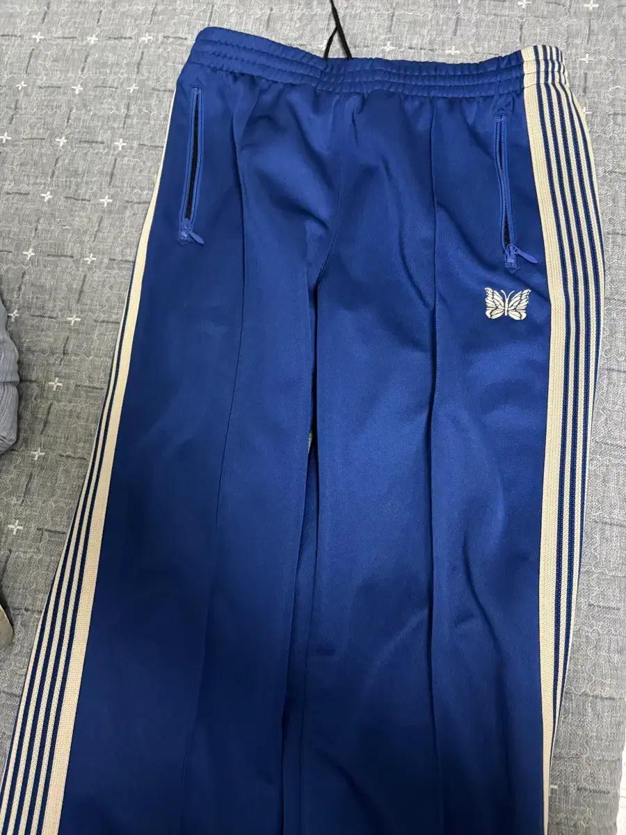 [M]니들스 트랙 폴리 스무스 로얄(스트레이트 핏)