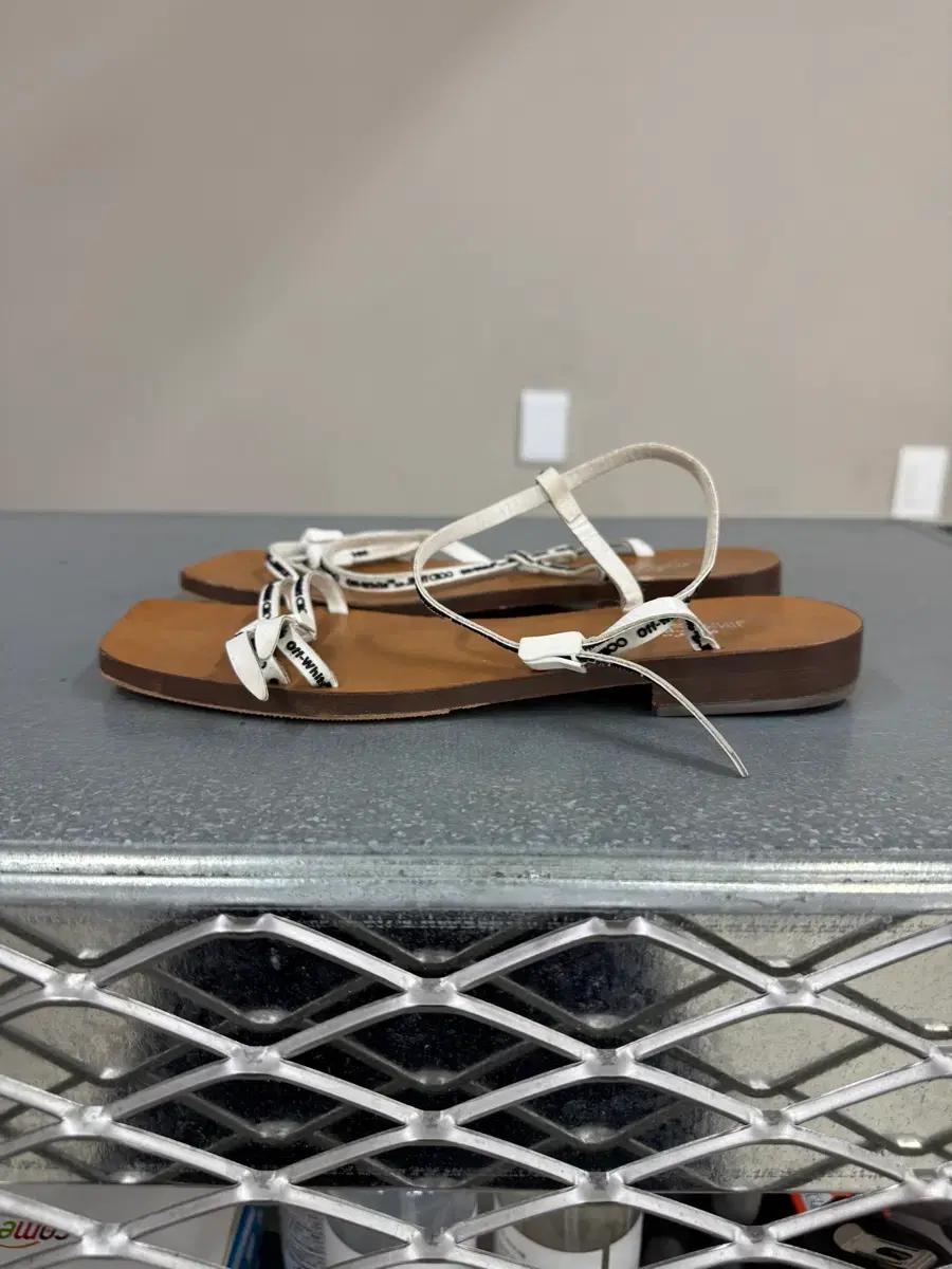 지미추 x 오프화이트 플랫 슈즈 36