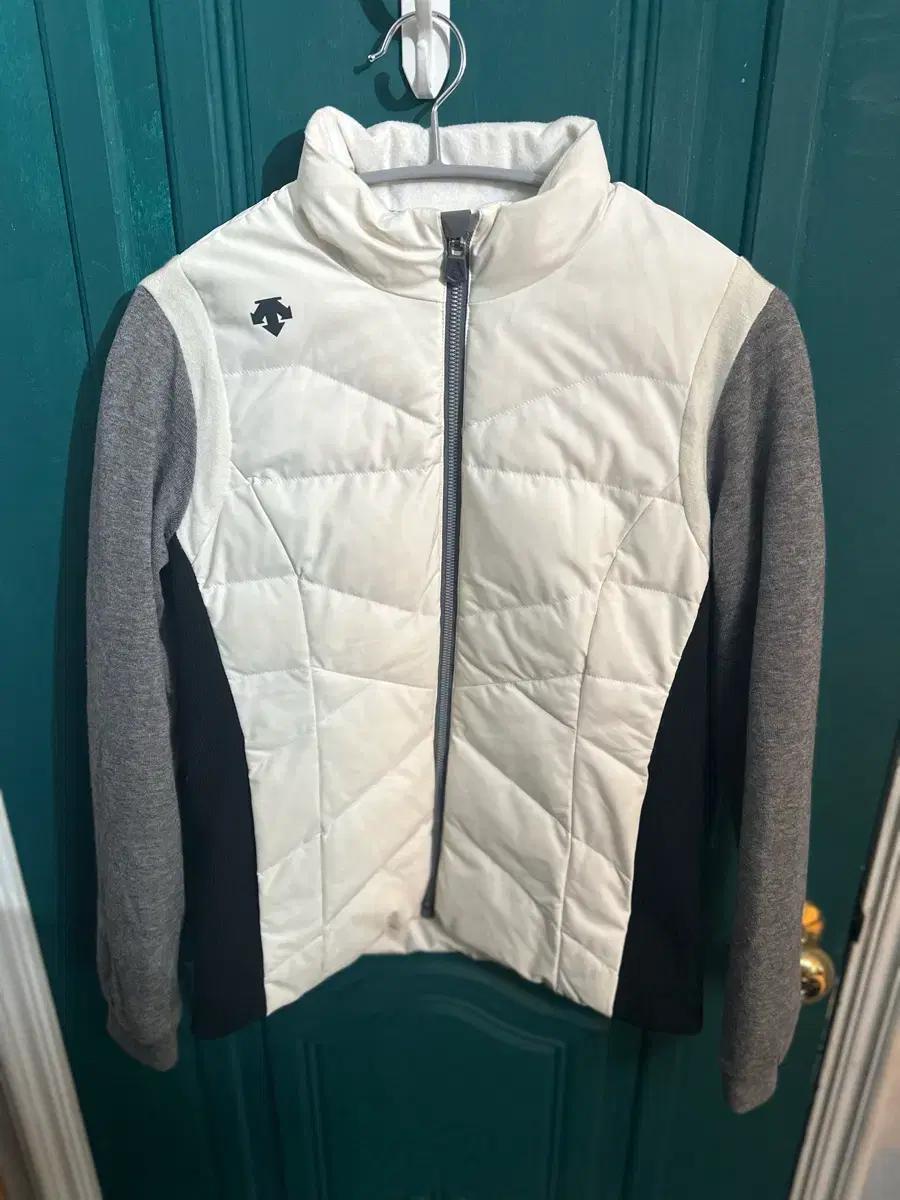 데상트 화이트 패딩 자켓 여성