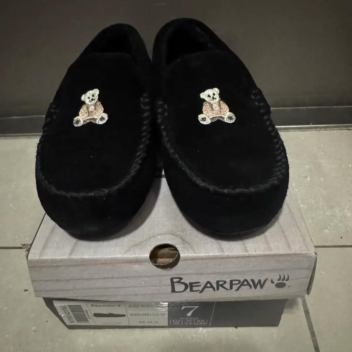 베어파우 블랙 곰돌이 자수 모카신 240