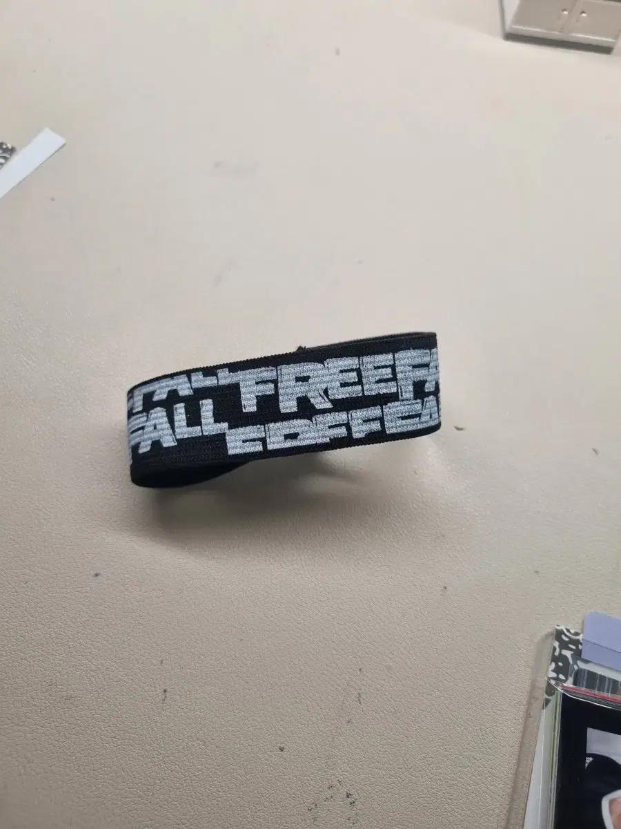 투바투 FREEFALL 팔찌