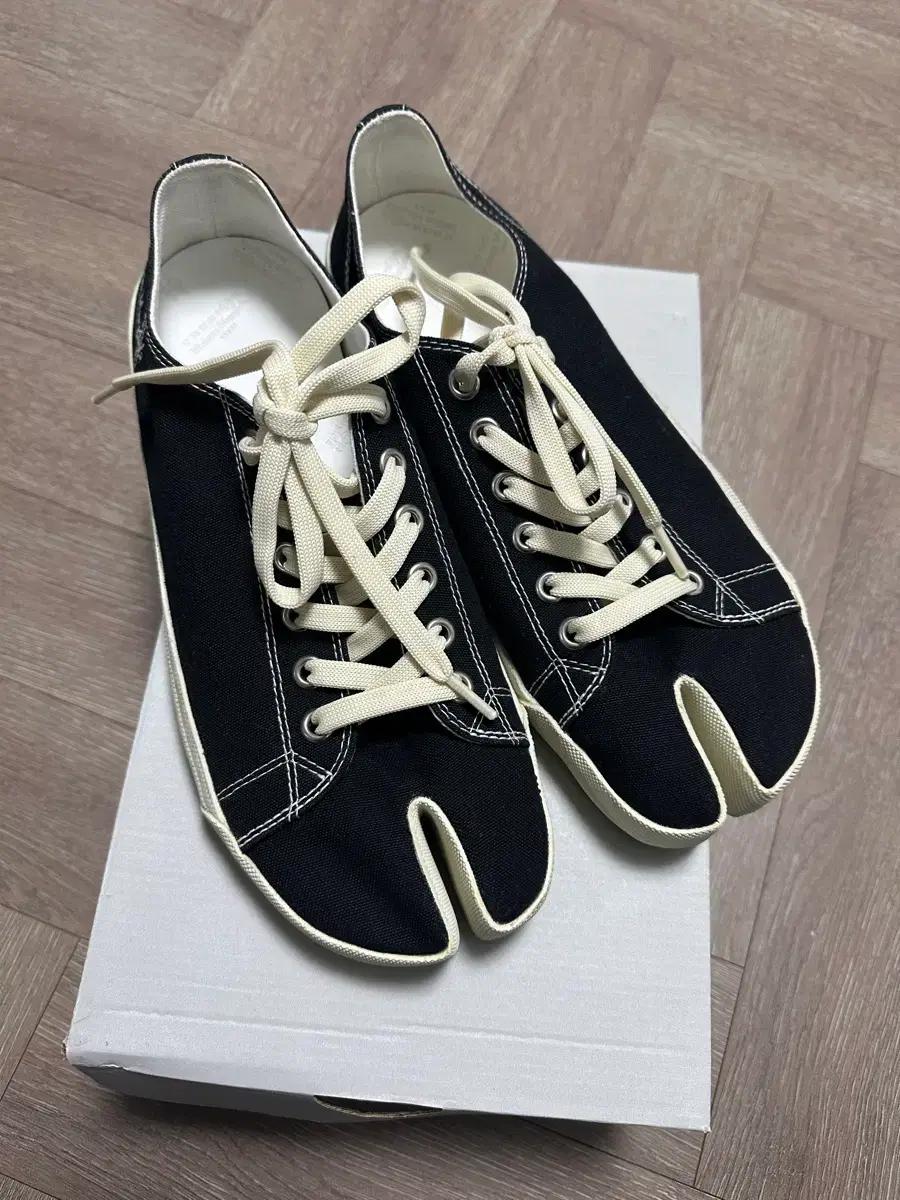 마르지엘라/타비 로우 블랙/42.5 사이즈