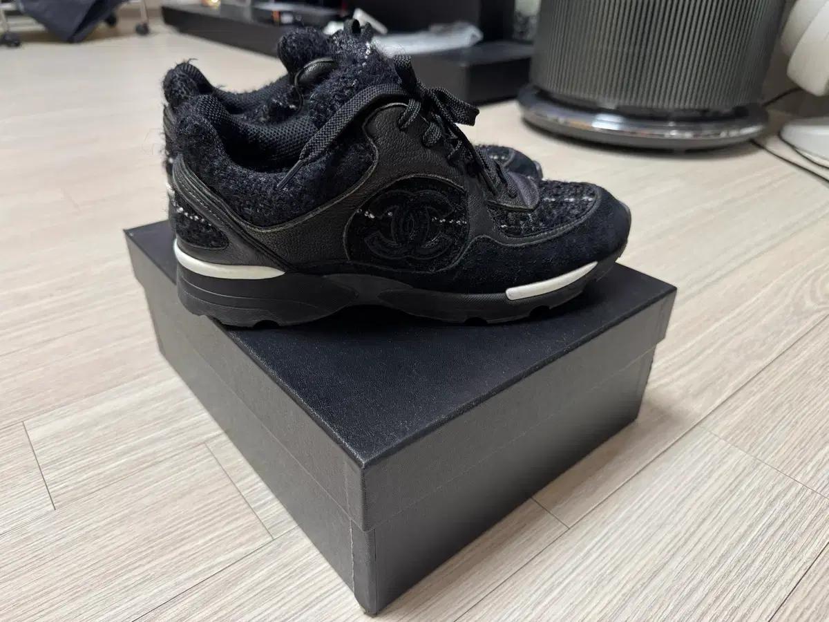 샤넬 트위드 스니커즈