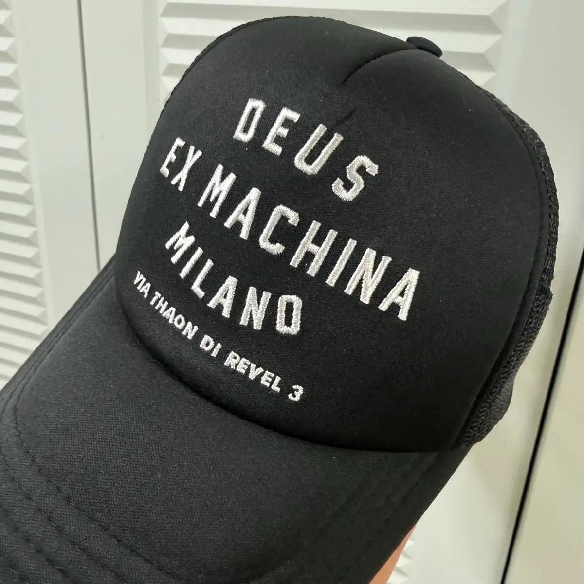 데우스 엑스 마키나 밀라노 트러커 캡