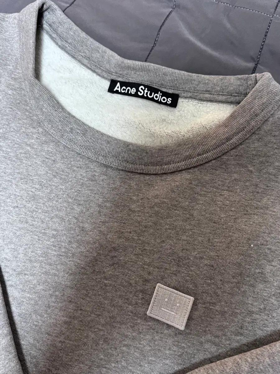 아크네 페어뷰 맨투맨 XL 회색