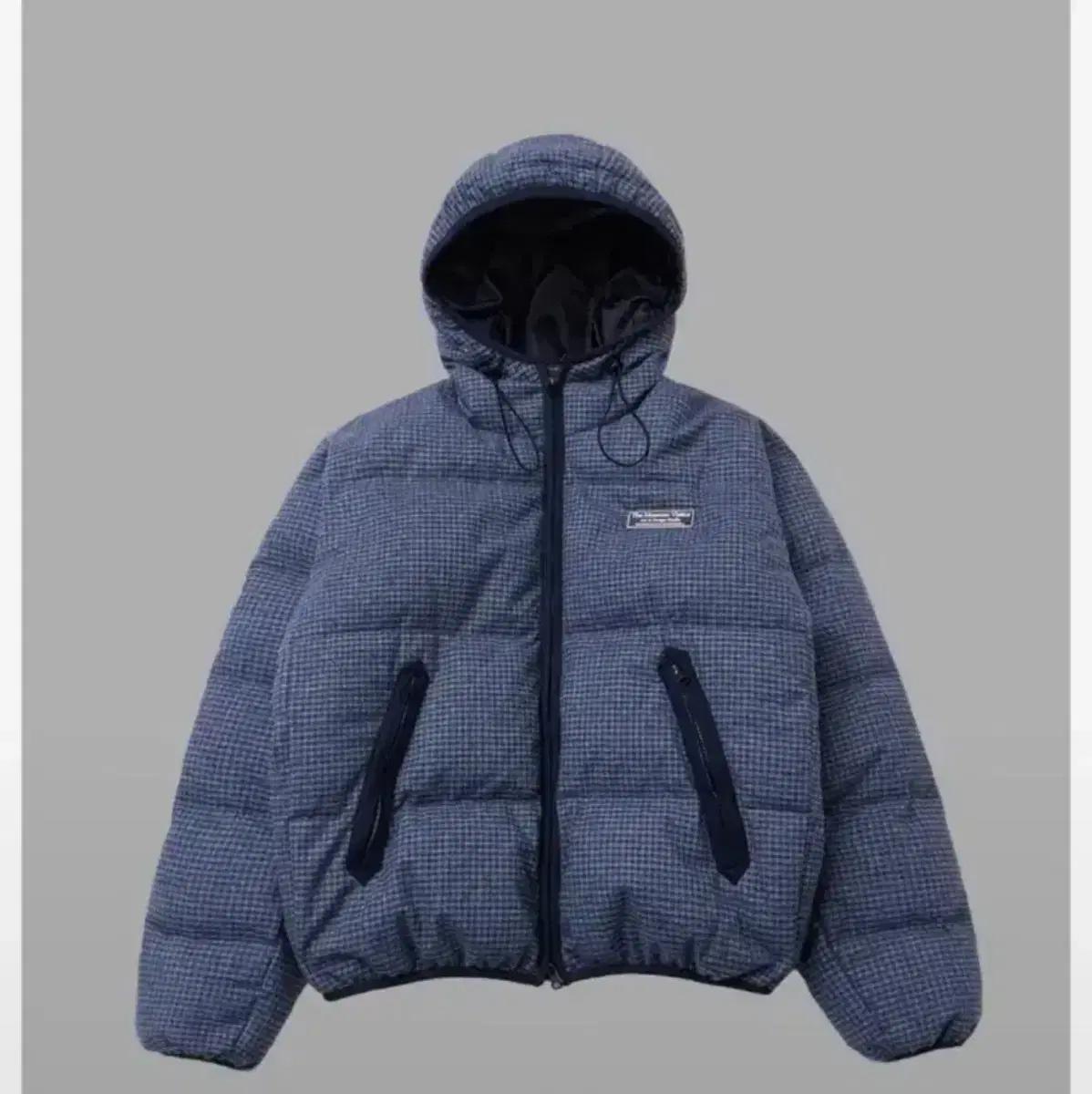 더뮤지엄비지터 체크 로고 패딩