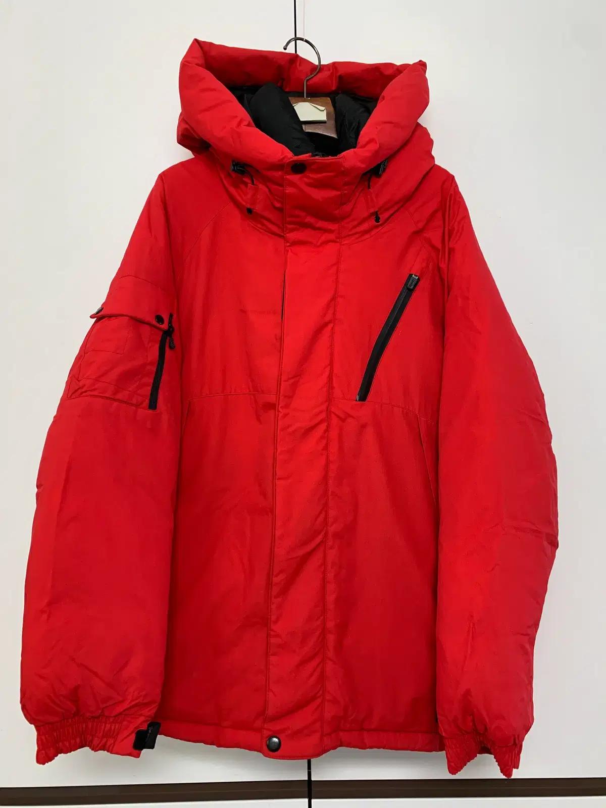 남성 게스 다운패딩 레드 L 사이즈 방한 아우터 데일리 출근용 여행용