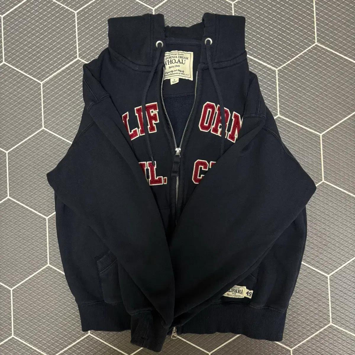 후아유 후드집업 팝니다!-!