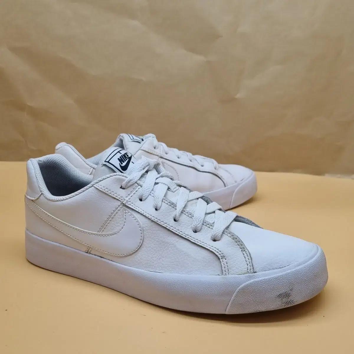 나이키 코트 로얄 AC 남성스니커즈275_