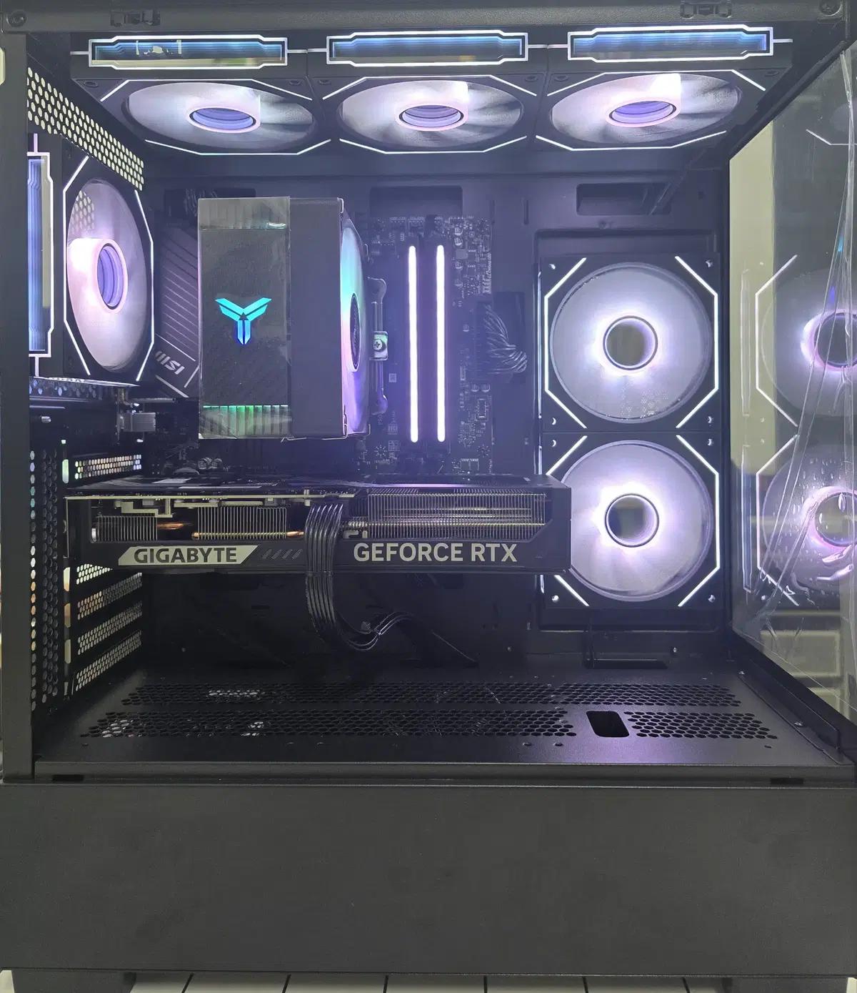 7800X3D RTX5070 32g 1TB 튜닝 어항PC
