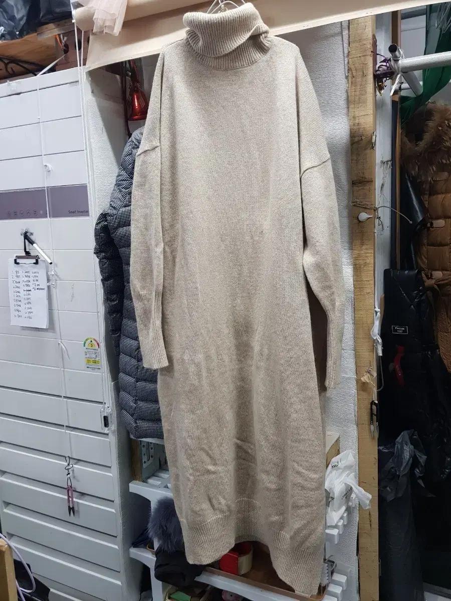 터틀넥 니트 롱 원피스 베이지