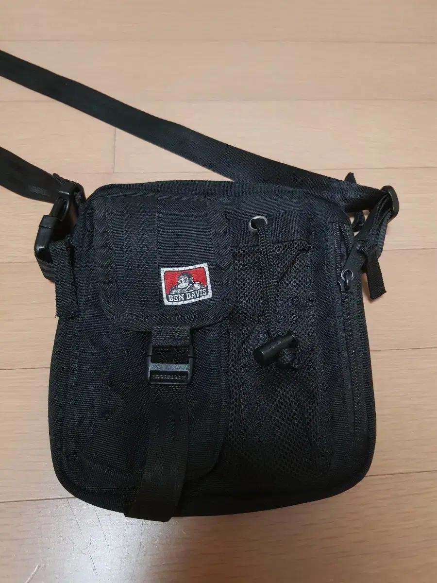 벤 데이비스 블랙 미니 크로스백 새상품