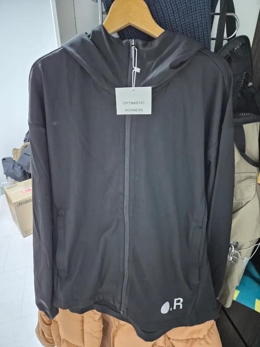 OPTIMISTIC RUNNERS 후드 집업 블랙