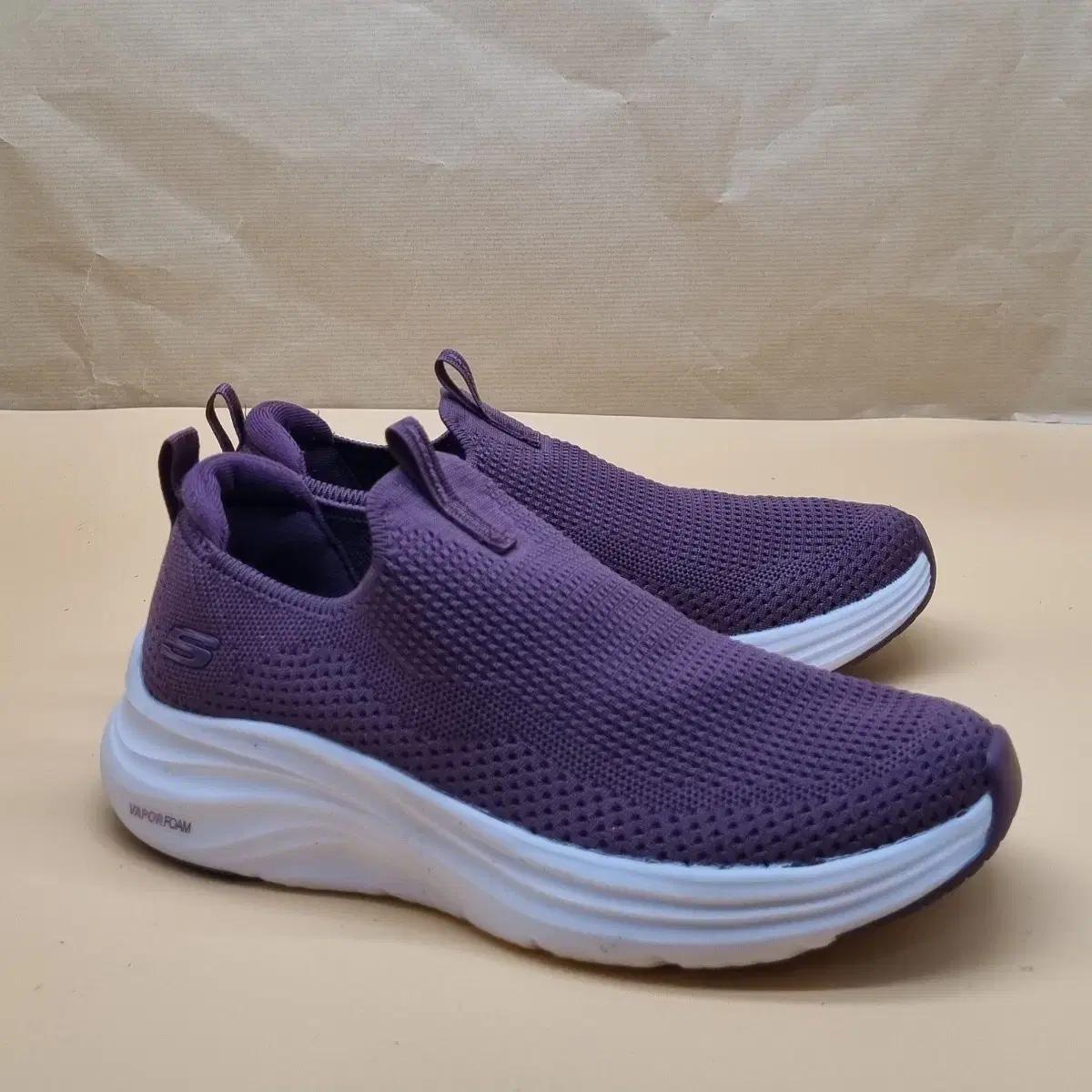 스케쳐스 베이퍼폼 여성슬립온235_