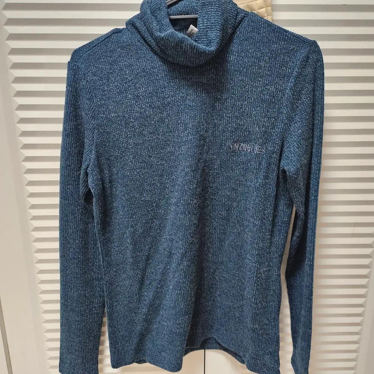 엔조블루스 터틀넥