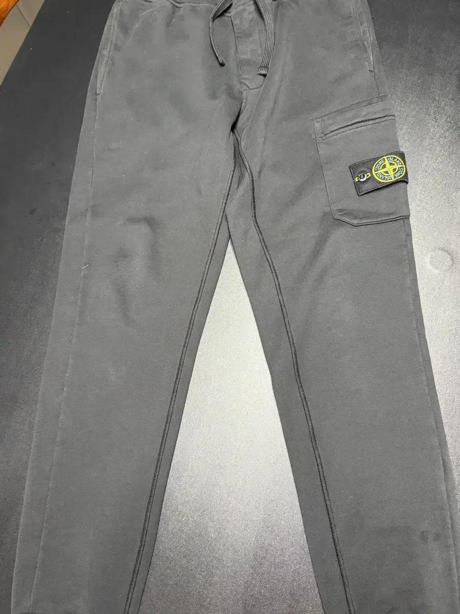 스톤아일랜드 블랙 카고 조거팬츠