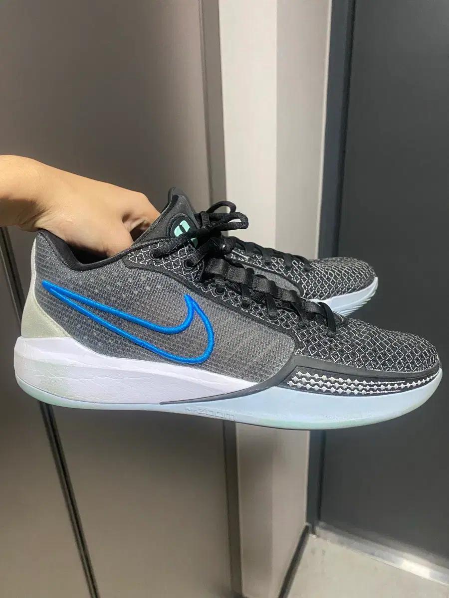 나이키 사브리나1