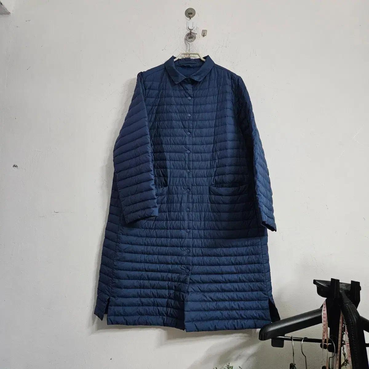 경랑오리털네이비 퀼팅 롱 패딩 코트