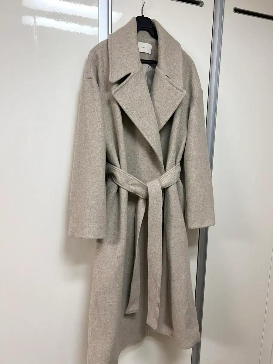 리브레 LIBRE 벨트 롱코트 오트밀 두툼 겨울 코트