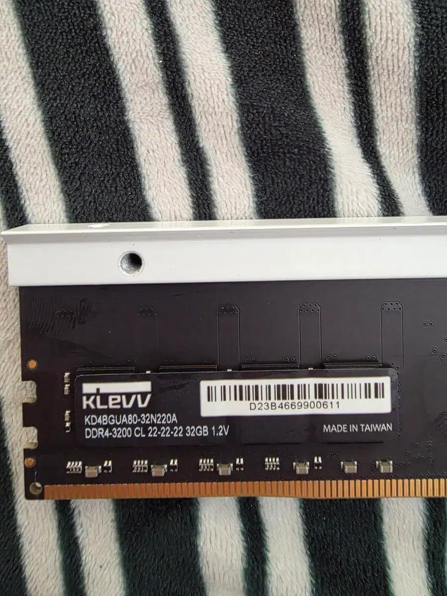 에센코어 클레브 DDR4 3200 32GB