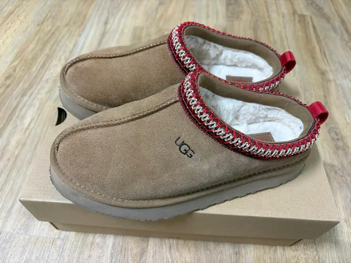 UGG 어그 타즈 슬리퍼 체스넛 US5(235)