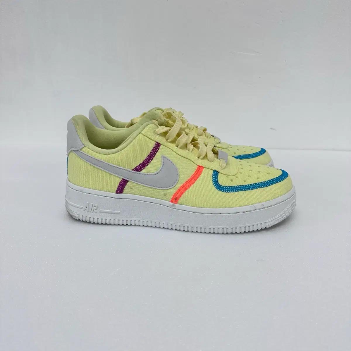 나이키 에어포스 1 LX 캔버스 스니커즈 245