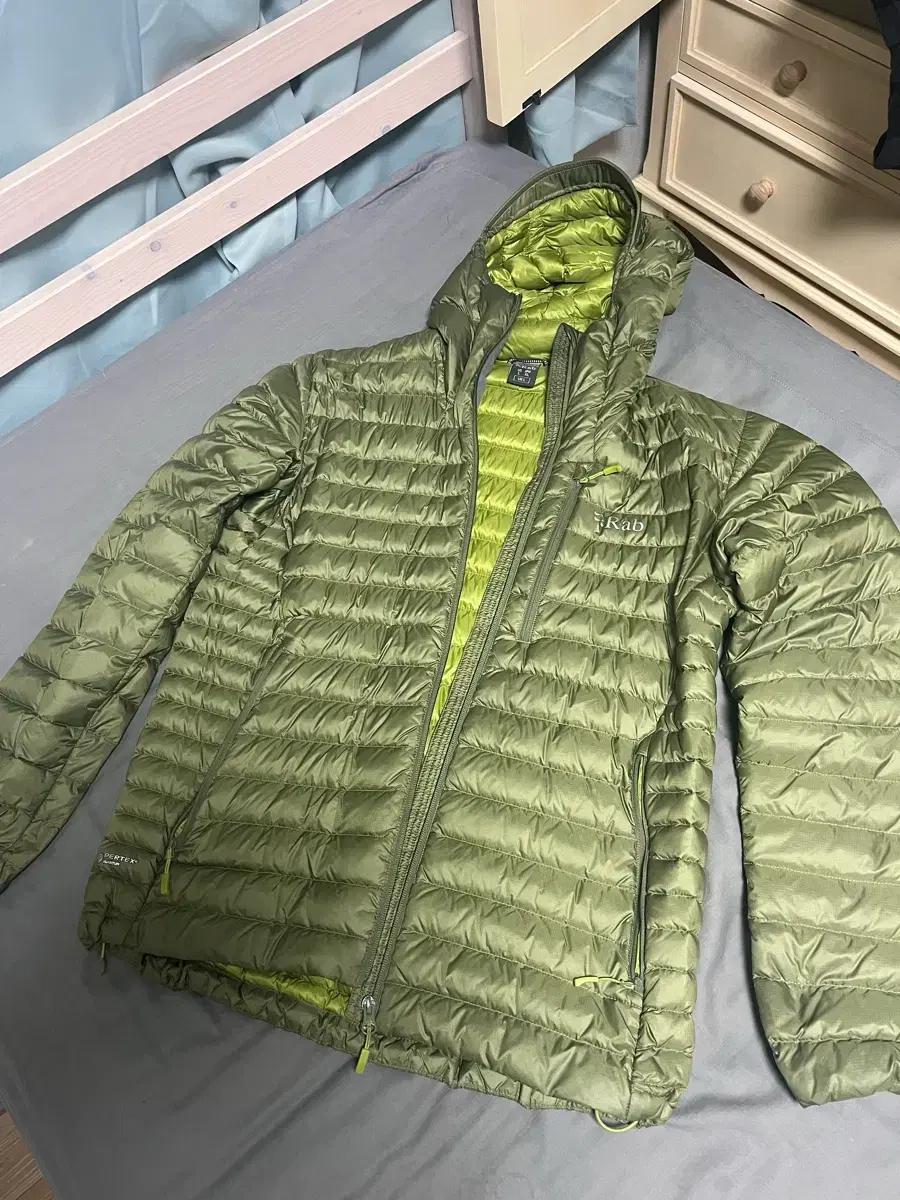 Rab 랩 경량 패딩 자켓 라이트 카키 (L)