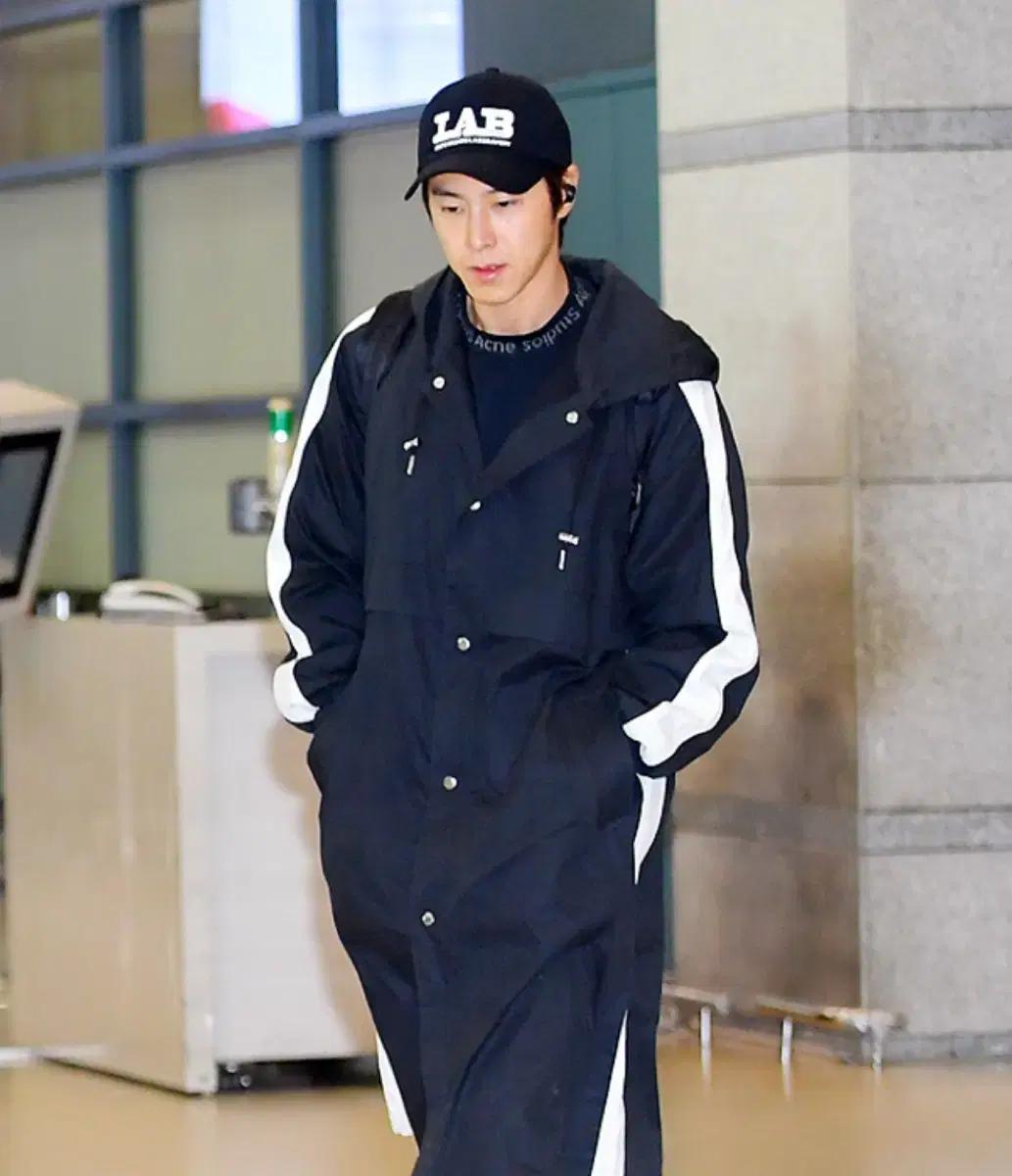 아미 알렉산드르 마티우시 블랙 롱 후드 트렌치코트