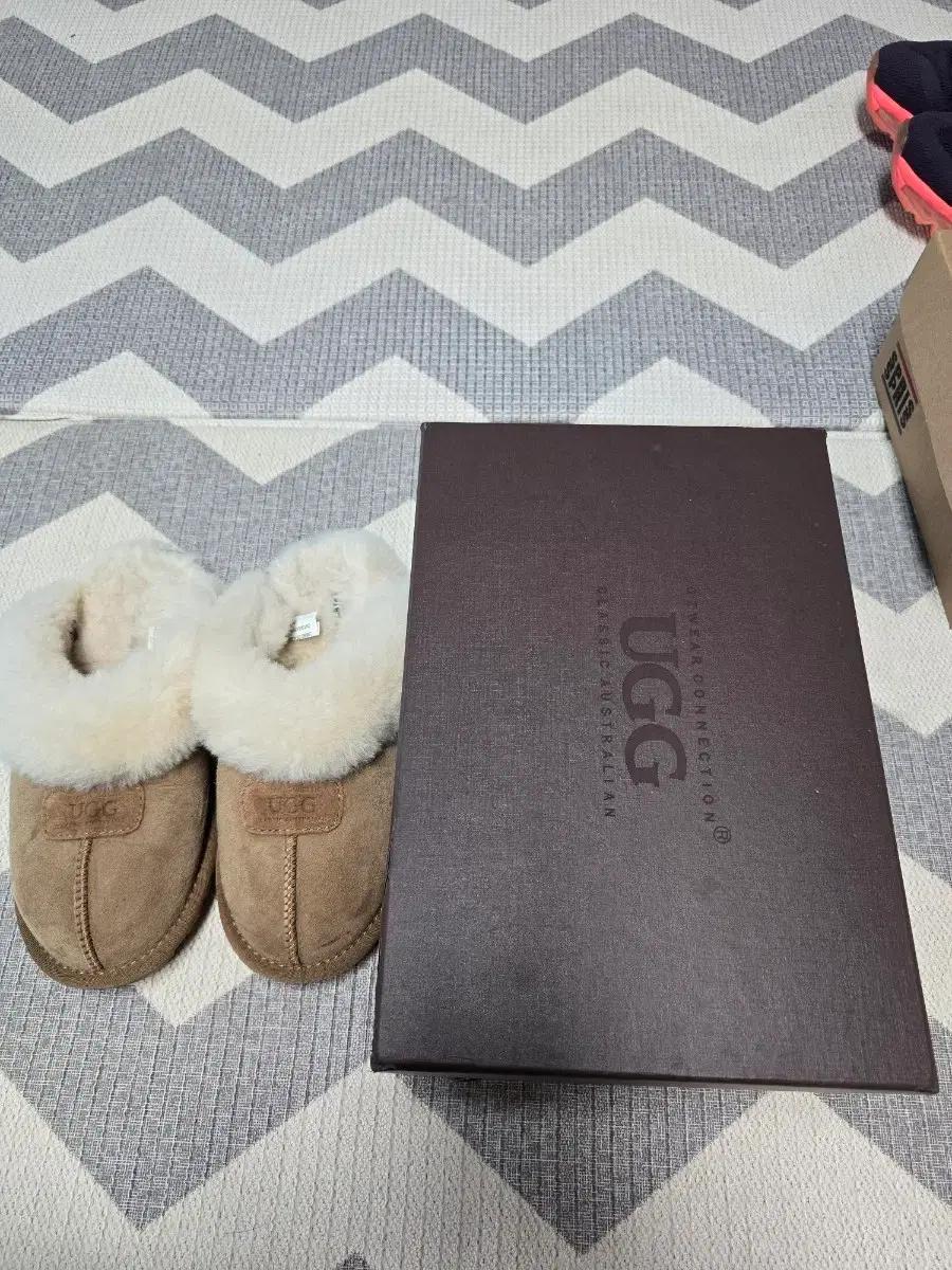 UGG 어그 클래식 태슬 슬리퍼 브라운 4m/6l
