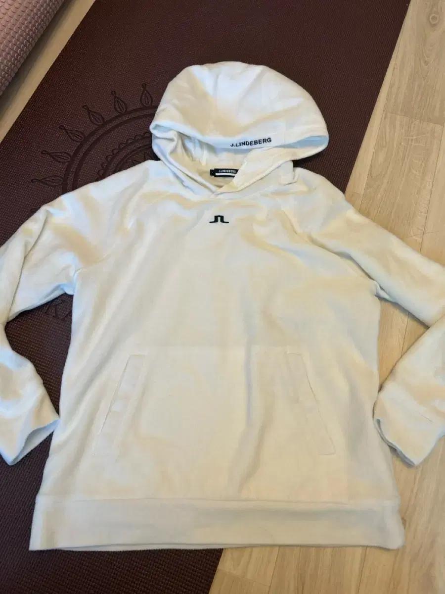 제이린드버그 화이트 후드티