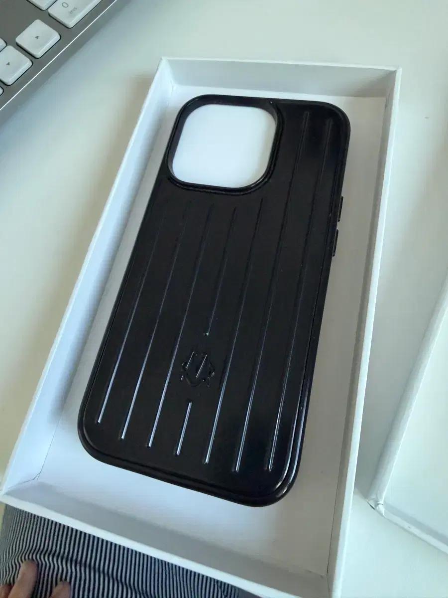 아이폰14프로 리모와 케이스