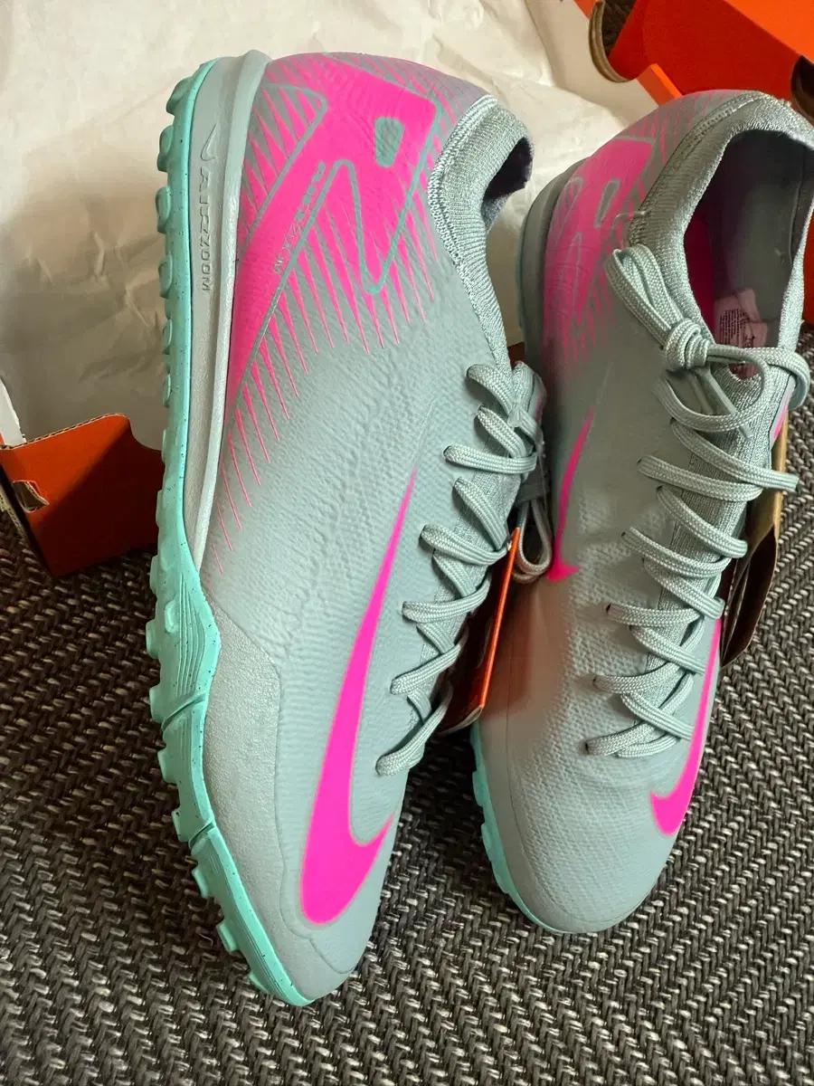 나이키 풋살화 줌 머큐리얼 베이퍼 16 프로 260 265 사이즈 새상품