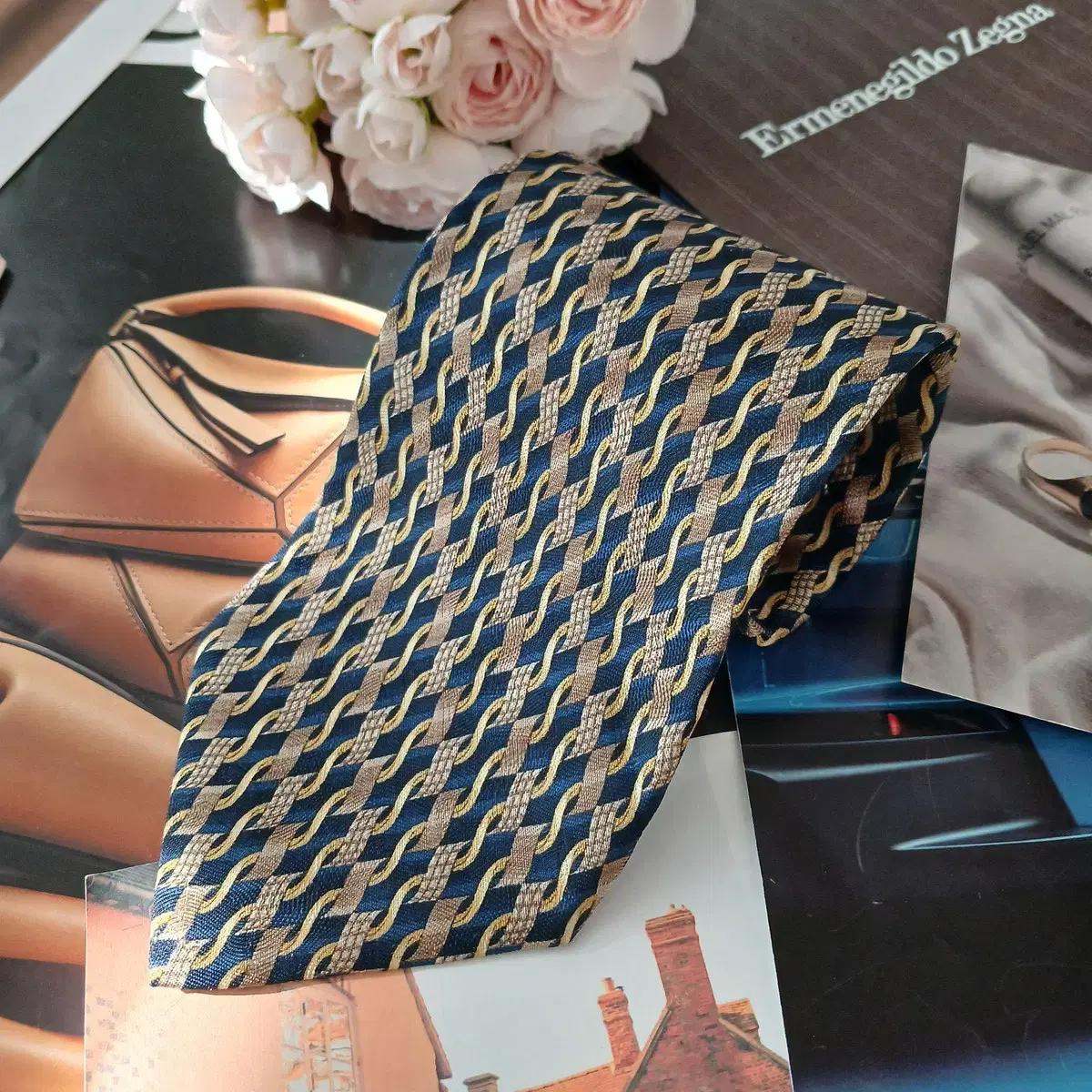 제냐 실크 네이비&골드 패턴 넥타이 9.7cm A+등급 A19174