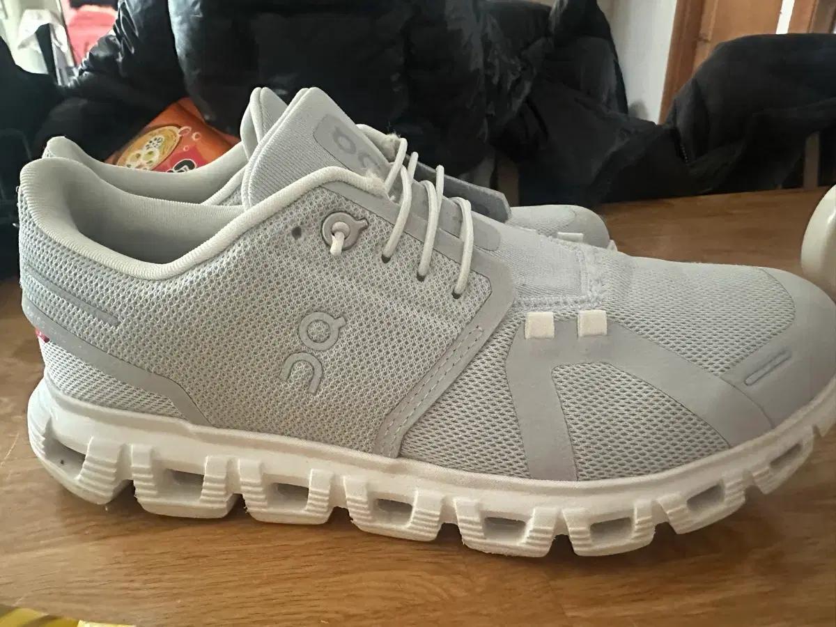 온러닝 25 여성 클라우드6 스니커즈 글레이시어화이트