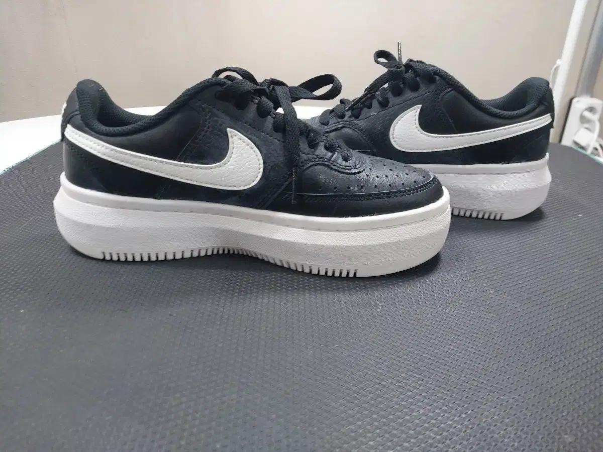 나이키 코트 비전 알타 블랙 230~235(택235)