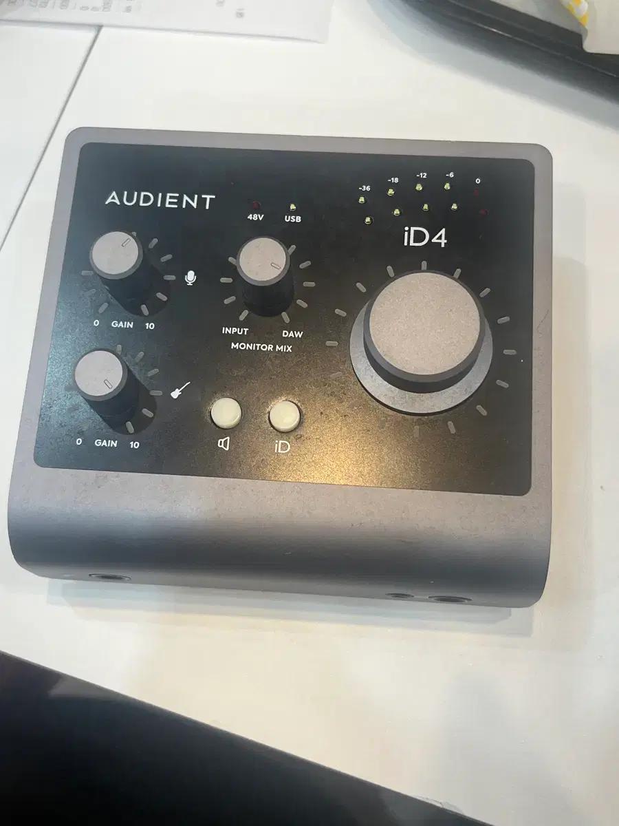 Audient iD4 오디오 인터페이스